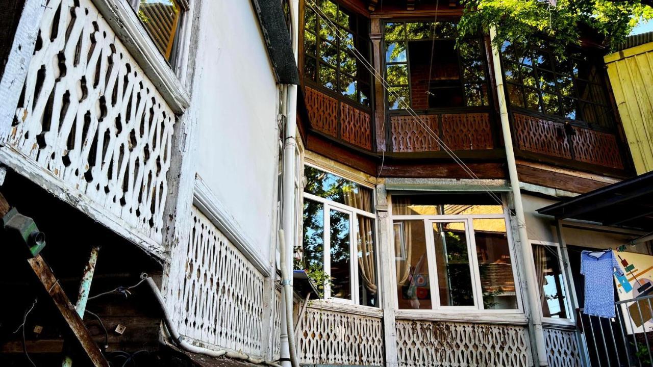 Hostel Pirosmani Tbiliszi Kültér fotó